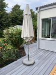 Parasoll Ø300 cm + parasollfot – Perfekt skick