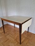 Köksbord med extra skiva