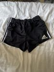 snygga korta adidas shorts 