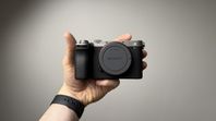 Sony A7C II + massvis med tillbehör (Nyskick, inköpt 2025)