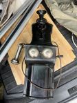 Antik väggtelefon från LM Ericsson
