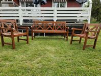 2 stolar och 3-sitssoffa med tillhörande dynor