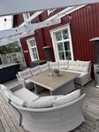 ”Flexibel” soffgrupp i ljusgrå konstrotting