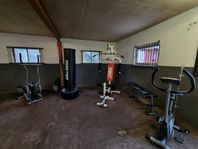 multigym, boxningssäck, cykel, crosstrainer