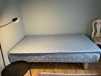 Kungssäng. mått: 120x200cm