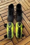Puma fotbollsskor stl 35. Benskydd small