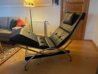 Trim rocker vilfåtölj designad av Lennart Ahlberg