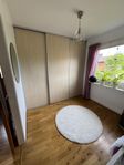 Garderob med skjutdörrar