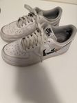 Nike Air Force 1 - strl 40