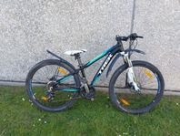 Trek 3700, 26 tums Size Xs 24 vxl dämpade gafflar fram
