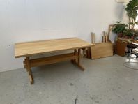 Unikt massivt ekbord med handbyggt underrede Max 280 cm