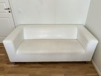 IKEA Klippan 2-sitssoffa i vitt skinn