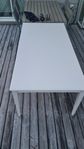 Ett vitt bord
