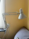 Skrivbordslampa grå i Luxo stil