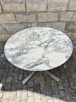 Italienskt matbord i marmor 