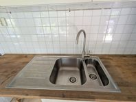 Rostfri diskbänk från Ikea med två hoar