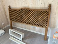 Ek; sänggavel, sängbord