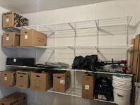 Stort Elfa hyllsystem