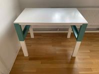 Adjustable desk