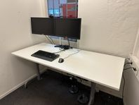 Höj och sänkbart kontorsbord 