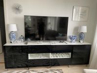 Underskåp (TV bänk) och överskåp