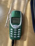 nokia 3310 med batteri och laddare