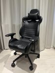 Gamingstol Vertagear – helsvart & i fint skick