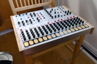 Serge "Easel" med panelerna Helios ("voice") och TKB 
