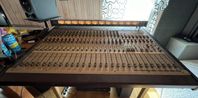 Tascam M-520