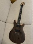 Mark Holcumb 7 strängare i Walnut.