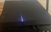 ps4. två spel. 2 kontroller 