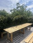 två stora plankbord
