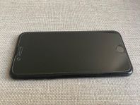 iPhone SE Gen 3 i nyskick, 100% batterihälsa