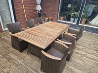 Matbord i teak + 6 stycken stolar i konstrotting