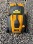 Vertikalskärare STIGA SV 415 E med en 1500 W effekt.