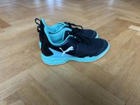Idrottsskor inomhus Puma stl 37