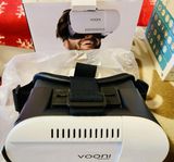 VR-glasögon med fjärrkontroll