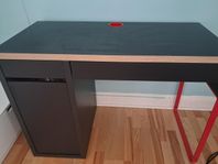Skrivbord Ikea Micke svart och vit