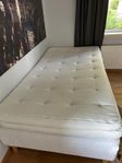 Säng 105 cm med två madrasser