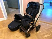 Cybex Priam – Midnight Blue/roséguld med babydel & tillbe