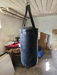 boxningssäck och handskae