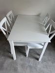 Matbord + 4 stolar