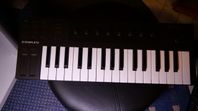 Komplete M32 liten USB keyboard med stora möjligheter