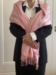 Halsduk Pashmina. 30% siden och 70% pashmina.Helt ny. Unisex