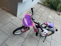 Fin 16-tums barncykel i bra skick + hjäm