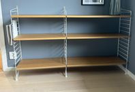 Stringhylla golv ca 140cm bredd inkl. tidskriftshållare