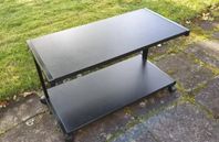 Tv-bord 58x46 djup 52-76 - Svart Rullbord med Två Hyllor