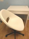 IKEA Skrivbord med tillhörande stol.