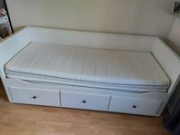 Hemnes dagbädd från Ikea i vitt