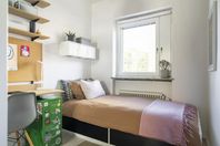IKEA sängram med förvaring + resårmadrass